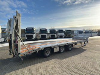 Hangler 3 axlad Jumbotrailer med 3600 mm hydraulisk ramp