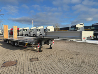 Hangler 3 axlad Jumbotrailer med 3600 mm hydraulisk ramp