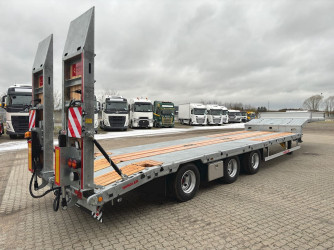 Hangler 3 axlad Jumbotrailer med 2800 mm hydraulisk ramp