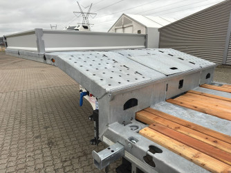 Hangler 3 axlad Jumbotrailer med 2800 mm hydraulisk ramp