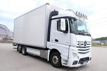 Actros 2571 VAK skåpbil med lift