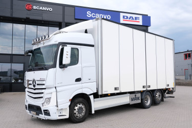 Actros 2571 VAK skåpbil med lift