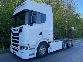S 590 6x2 dragbil av 2025 års modell