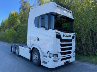 S 590 6x2 dragbil av 2025 års modell