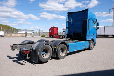 XF 530 FAS 6x2 chassi