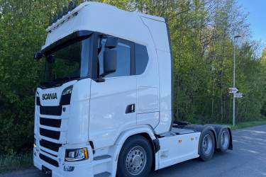 S 590 6x2 dragbil av 2025 års modell