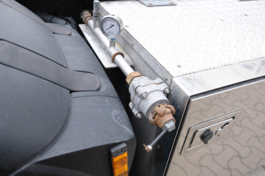 XF 530 ADR bil med kompressor och hydraulik