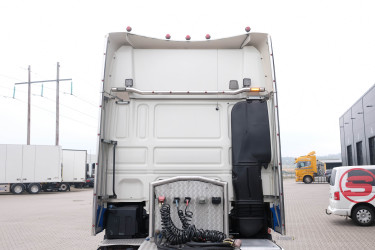 XF 530 ADR bil med kompressor och hydraulik