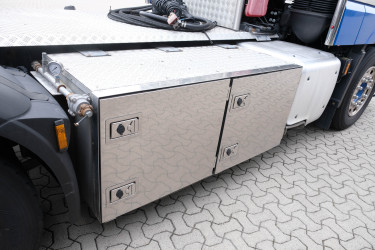 XF 530 ADR bil med kompressor och hydraulik