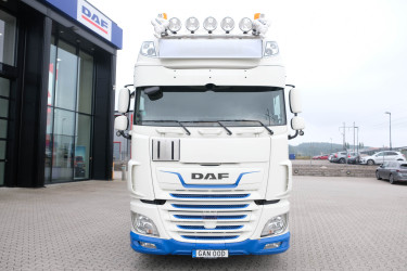 XF 530 ADR bil med kompressor och hydraulik