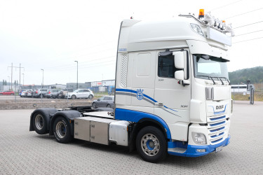 XF 530 ADR bil med kompressor och hydraulik