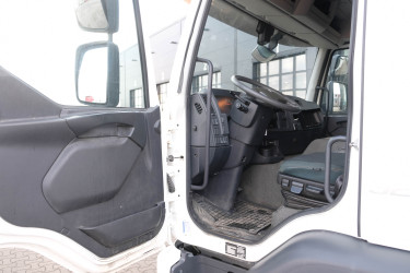 FE 320 4x2 skåpbil med värmare