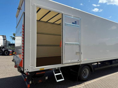 DAF XB 230 Fast skåp m. lift