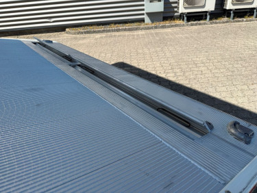 DAF XB 230 Fast skåp m. lift