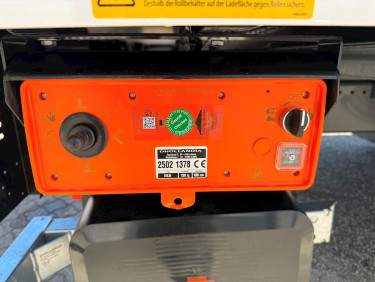 DAF XB 230 Fast skåp m. lift