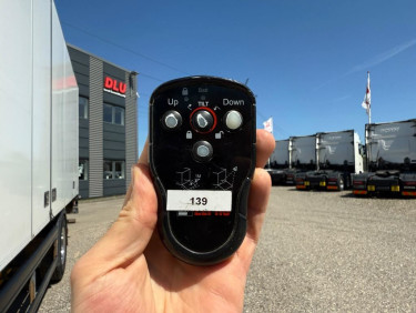 Scania P280 Närko vikdörrskåp med värme Fast skåp