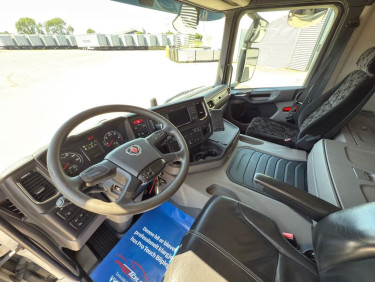 Scania P280 Närko vikdörrskåp med värme Fast skåp