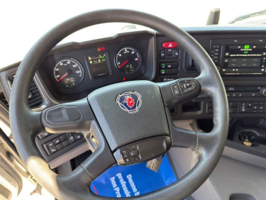 Scania P280 Närko vikdörrskåp med värme Fast skåp