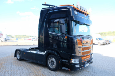 R 370 4x2 mega dragbil