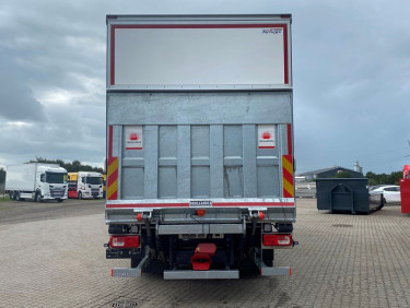 DAF XF480 6x2 Skåpbil m. lift