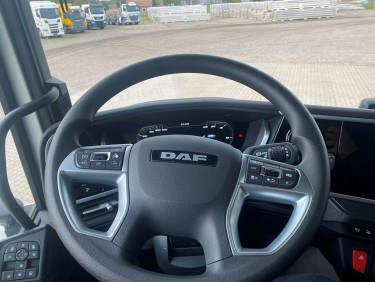 DAF XF480 6x2 Skåpbil m. lift