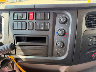 DAF XB230 m. lift