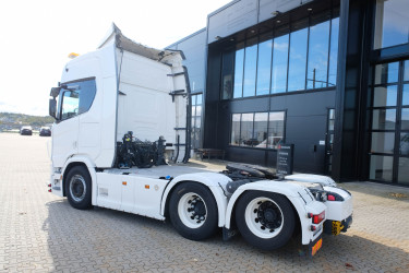 R 590 6x2 dragbil med Walking floor hydraulik