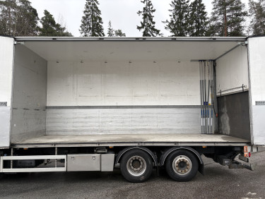 XF 530 PLS skåpbil med lift