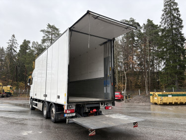 XF 530 PLS skåpbil med lift