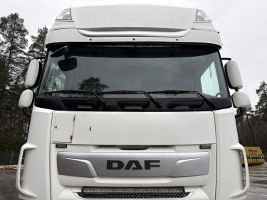 XF 530 PLS skåpbil med lift