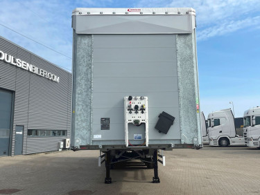 3 axlad trailer med lift