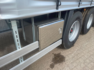 3 axlad trailer med lift