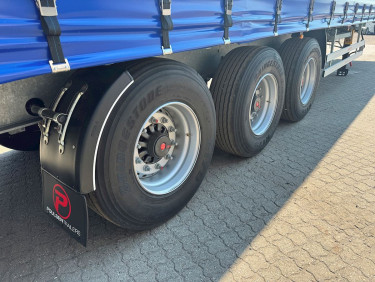 3 axlad gardintrailer