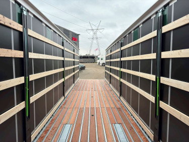 3 axlad trailer 45 ton med hållar för truck