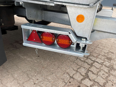 3 axlad trailer 45 ton med hållar för truck