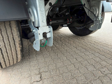 3 axlad trailer 45 ton med hållar för truck