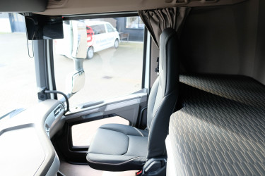 XD 450 6x2*4 kran och lastväxlare