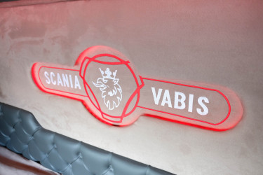 S 530 6x2 dragbil med klädd hytt och hydraulik