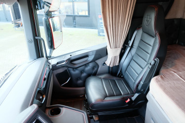 S 530 6x2 dragbil med klädd hytt och hydraulik