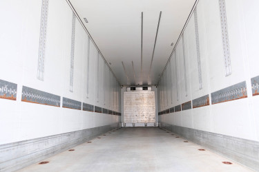 Schmitz 3 axlad FRC skåptrailer