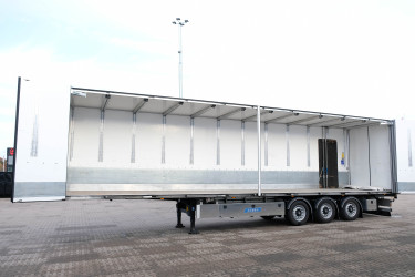 3 axlad inrikes skåptrailer