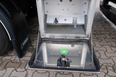 3 axlad inrikes skåptrailer