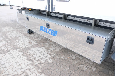 3 axlad inrikes skåptrailer