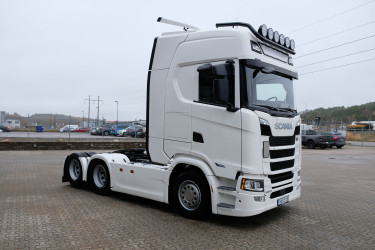 S 500 6x2 dragbil av 2023 års modell