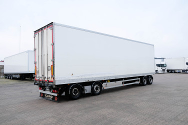 Närko 4 axlad skåpsläpvagn med bommar