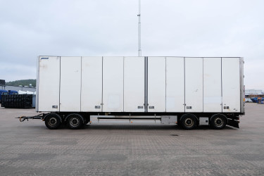 Närko 4 axlad skåpsläpvagn med bommar