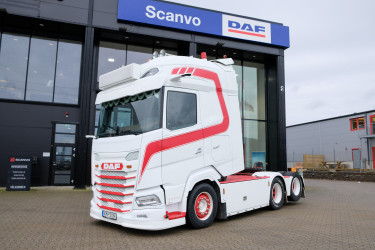 DAF XG+ 530 6x2 dragbil av 2023 års modell