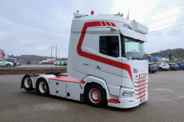 DAF XG+ 530 6x2 dragbil av 2023 års modell