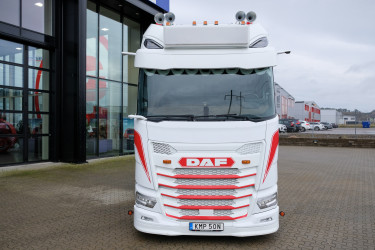 DAF XG+ 530 6x2 dragbil av 2023 års modell