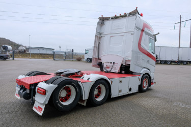 DAF XG+ 530 6x2 dragbil av 2023 års modell